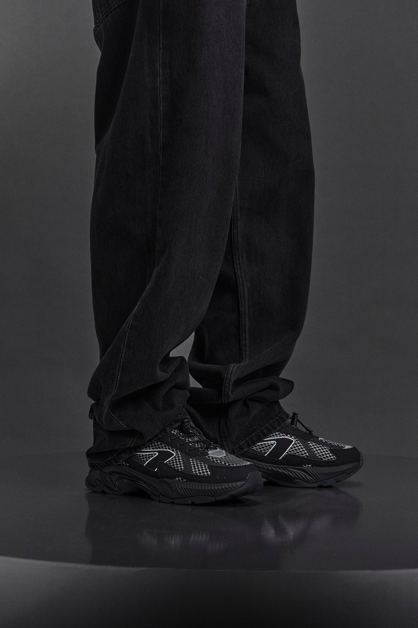 ARKK Essential Line Forma Runner | Black | Women Forma Runner